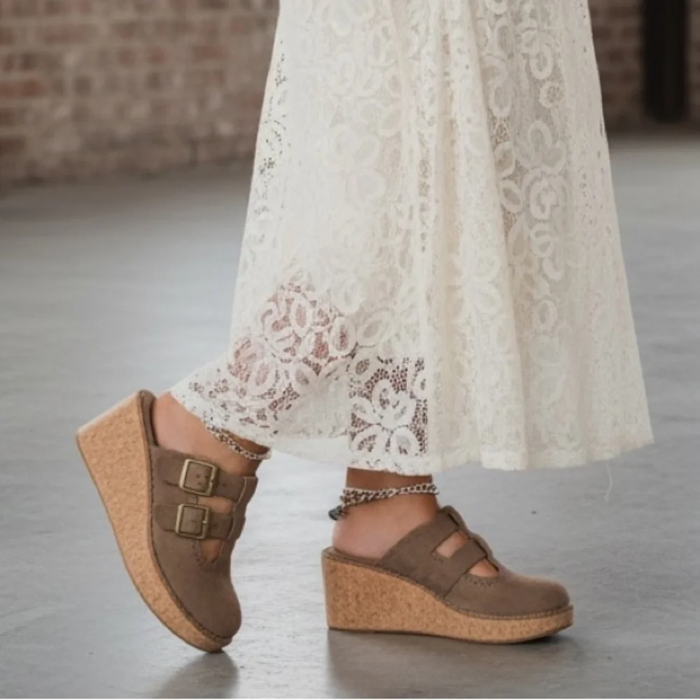 NIB Pierre Dumas Vegan Suede Close Toes Boho Mules Clog Wedge Heel Shoes Taupe - Picture 5 of 10